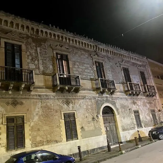 Apartment Appartamento Antica Via Del Dromo Messina Italy